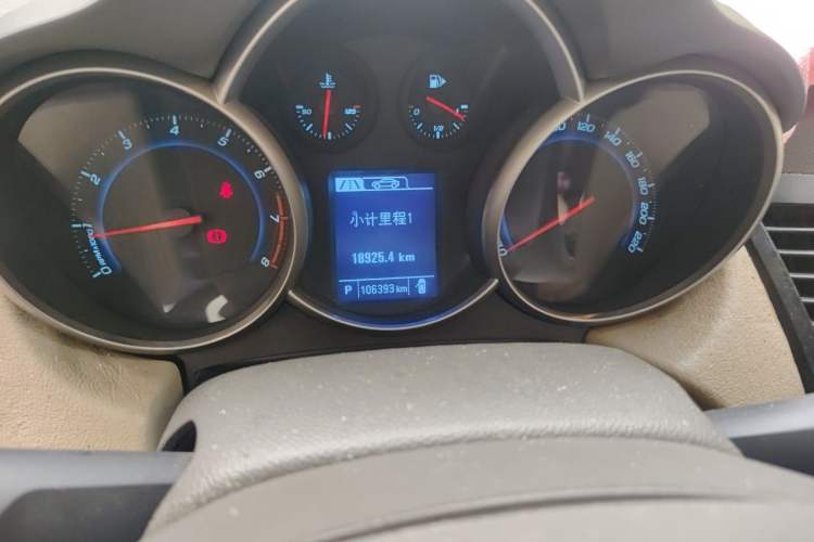 Used Chevrolet Cruze 2015 1.5L Classic SE AT Odometer Close Up