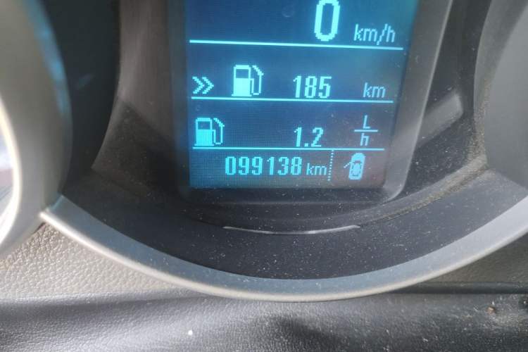 Used Chevrolet Cruze 2015 1.5L Classic SE MT Odometer Close Up