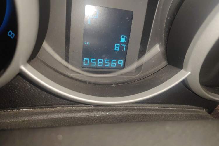 Used Chevrolet Cruze 2015 Hatchback 1.6L Automatic Comfort Edition Odometer Close Up