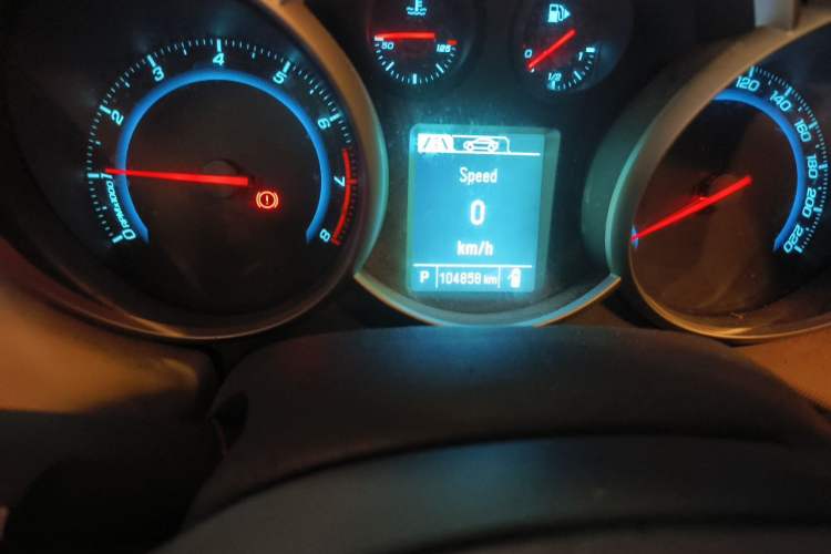 Used Chevrolet Cruze 2015 1.5L Classic SE AT Odometer Close Up
