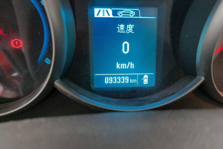 Used Chevrolet Cruze 2015 1.5L Classic SL MT Odometer Close Up