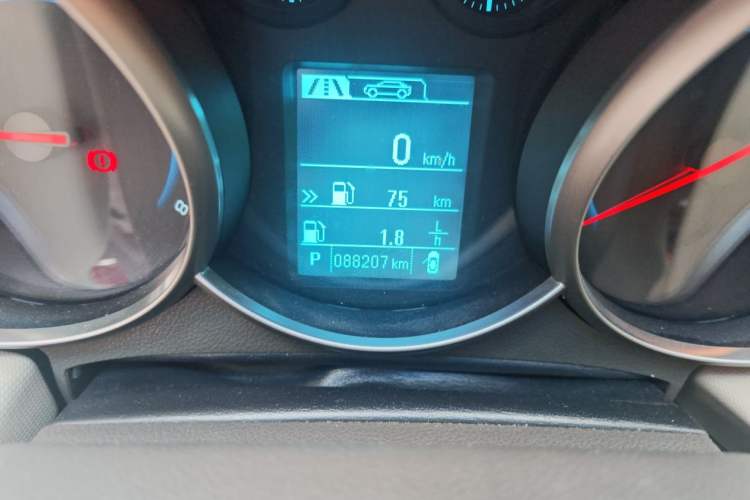 Used Chevrolet Cruze 2015 1.5L Classic SE AT Odometer Close Up