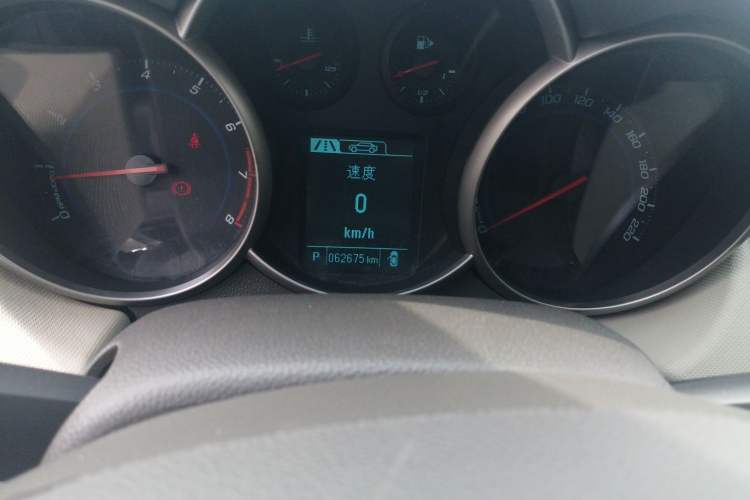 Used Chevrolet Cruze 2015 1.5L Classic SE AT Odometer Close Up