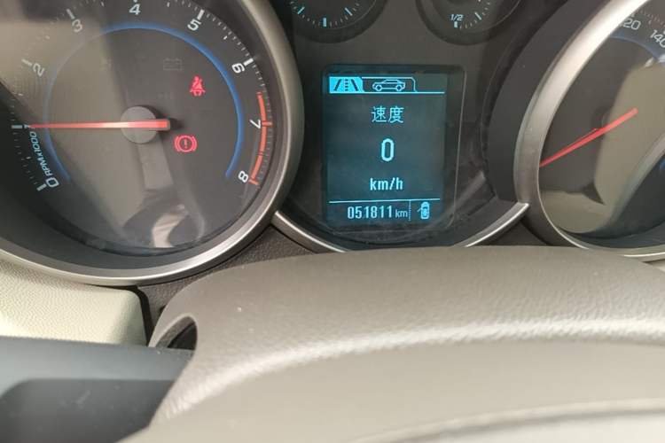 Used Chevrolet Cruze 2015 1.5L Classic SL MT Odometer Close Up