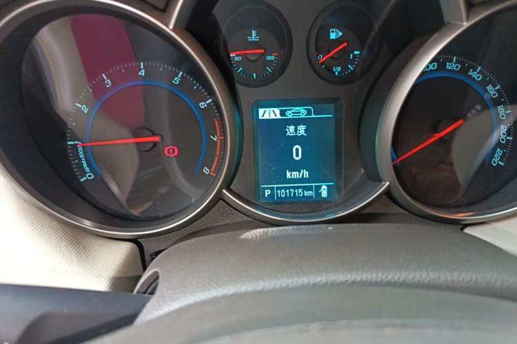 Used Chevrolet Cruze 2015 1.5L Classic SE AT Odometer Close Up