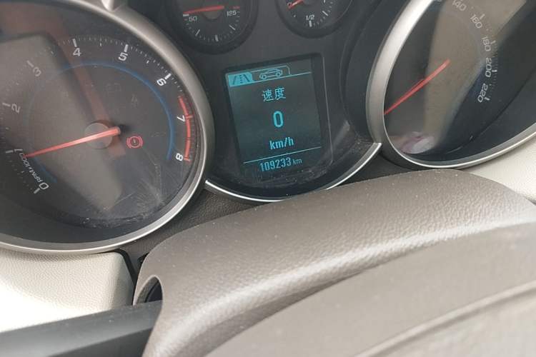 Used Chevrolet Cruze 2015 1.5L Classic SL MT Odometer Close Up
