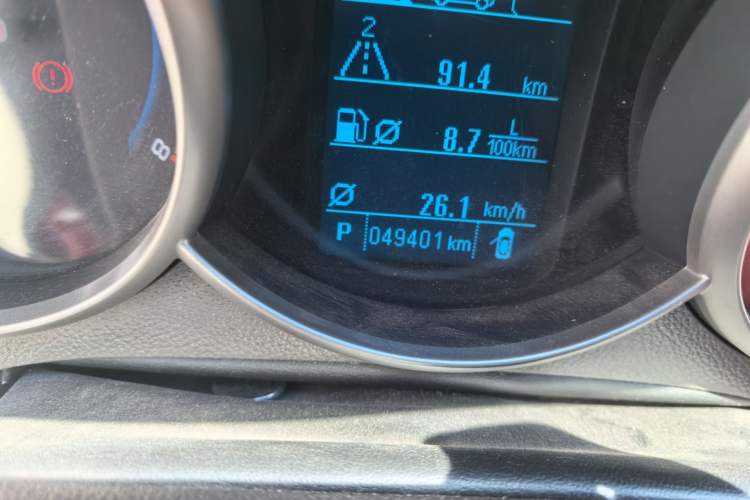 Used Chevrolet Cruze 2015 1.5L Classic SE AT Odometer Close Up