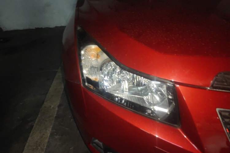 Used Chevrolet Cruze 2015 Hatchback 1.6L Automatic Comfort Edition Right Front Headlight