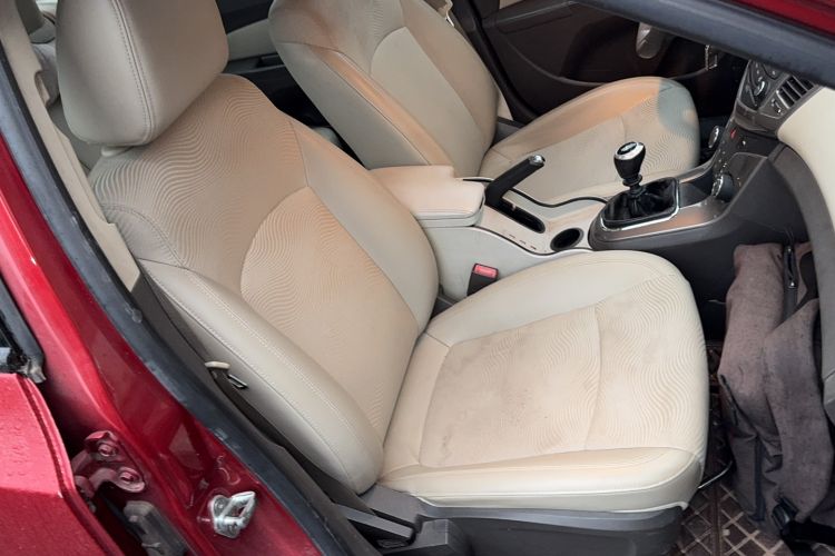 Used Chevrolet Cruze 2015 1.5L Classic SE MT Right Front Seat