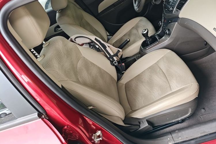 Used Chevrolet Cruze 2015 1.5L Classic SE MT Right Front Seat