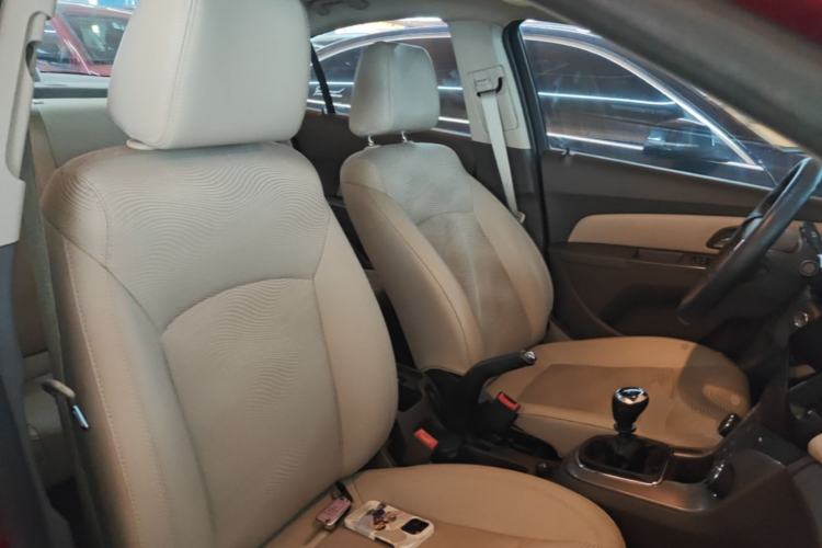 Used Chevrolet Cruze 2015 1.5L Classic SE MT Right Front Seat
