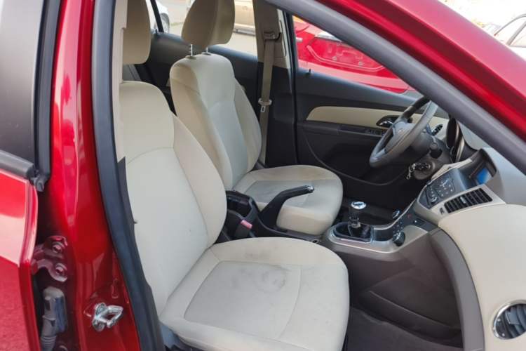 Used Chevrolet Cruze 2015 1.5L Classic SL MT Right Front Seat