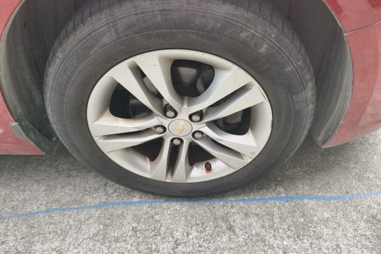 Used Chevrolet Cruze 2015 1.5L Classic SE AT Right Front Wheel Hub
