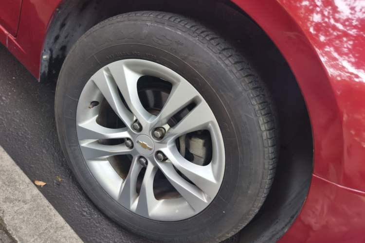 Used Chevrolet Cruze 2015 1.5L Classic SE AT Right Front Wheel Hub