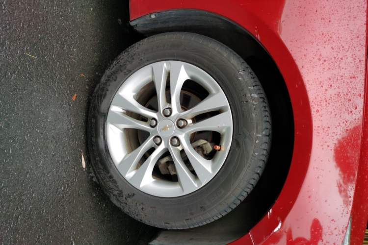 Used Chevrolet Cruze 2015 1.5L Classic SE MT Right Front Wheel Hub