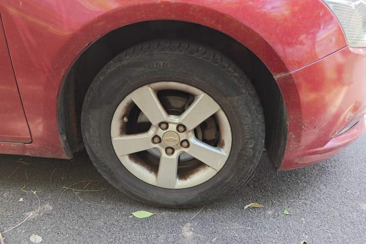 Used Chevrolet Cruze 2015 1.5L Classic SE MT Right Front Wheel Hub