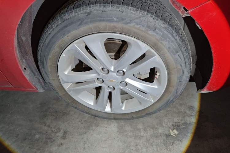Used Chevrolet Cruze 2015 1.5L Automatic Luxury Edition Right Front Wheel Hub