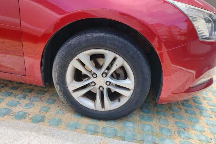 Used Chevrolet Cruze 2015 1.5L Classic SE AT Right Front Wheel Hub