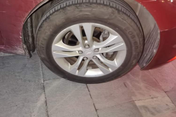 Used Chevrolet Cruze 2015 1.5L Classic SE AT Right Front Wheel Hub