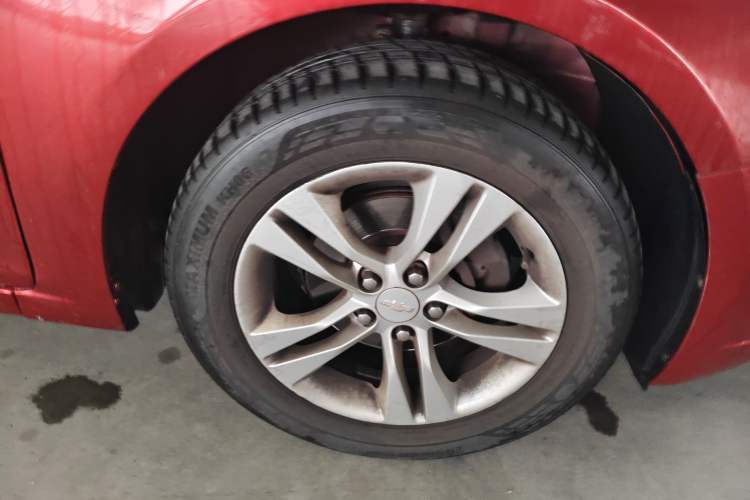 Used Chevrolet Cruze 2015 1.5L Classic SE AT Right Front Wheel Hub
