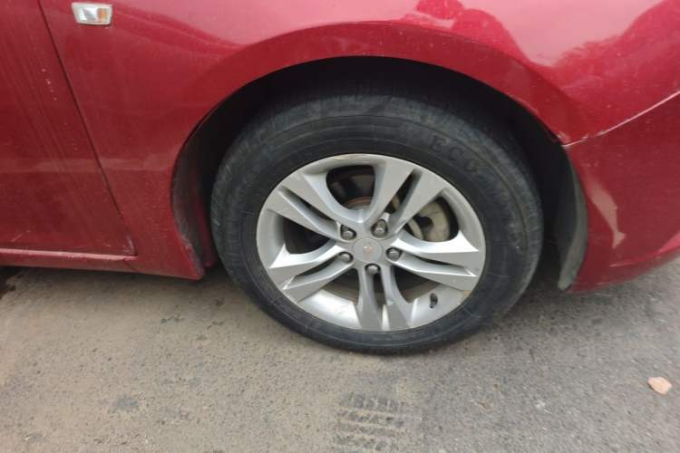 Used Chevrolet Cruze 2015 1.5L Classic SE AT Right Front Wheel Hub