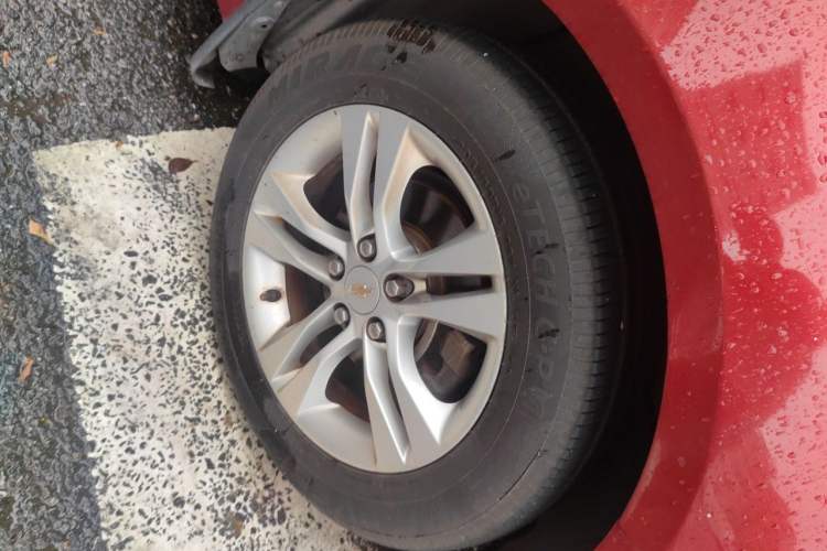Used Chevrolet Cruze 2015 1.5L Classic SE AT Right Front Wheel Hub