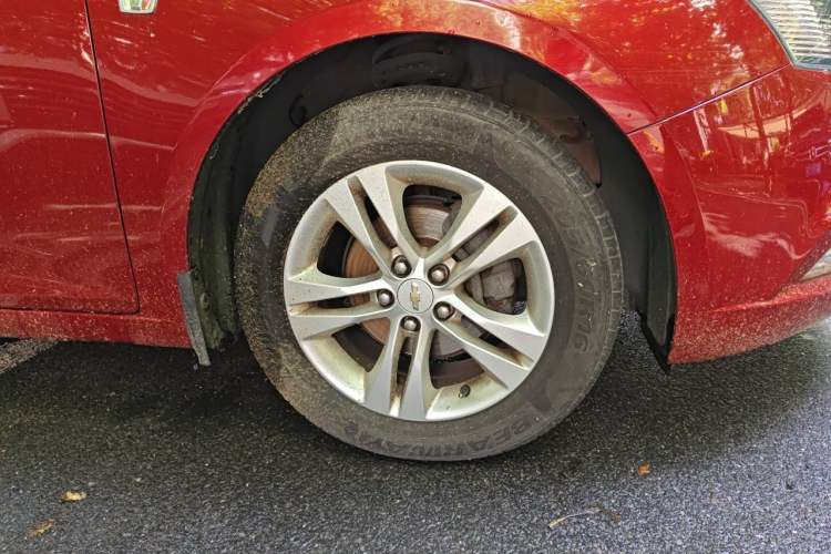 Used Chevrolet Cruze 2015 1.5L Classic SE AT Right Front Wheel Hub