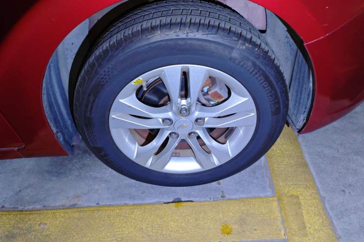 Used Chevrolet Cruze 2015 1.5L Classic SE AT Right Front Wheel Hub
