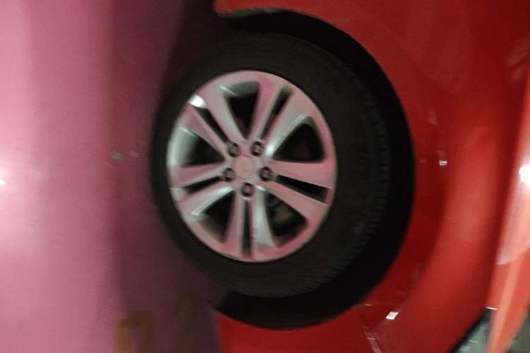 Used Chevrolet Cruze 2015 1.5L Automatic Luxury Edition Right Front Wheel Hub