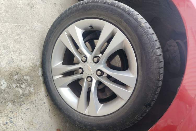 Used Chevrolet Cruze 2015 1.5L Classic SE MT Right Front Wheel Hub