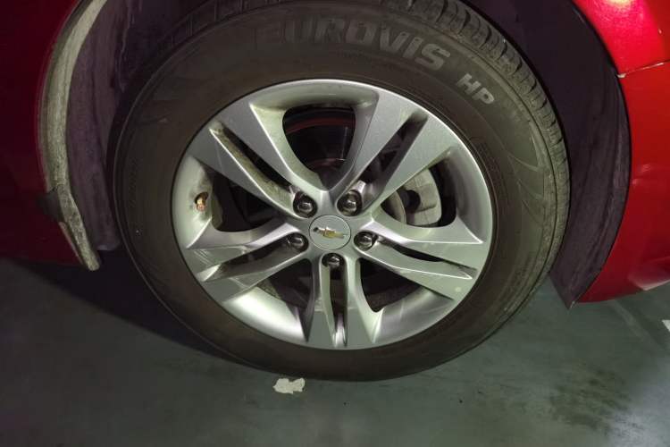 Used Chevrolet Cruze 2015 1.5L Classic SE AT Right Front Wheel Hub
