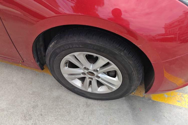 Used Chevrolet Cruze 2015 1.5L Classic SL MT Right Front Wheel Hub