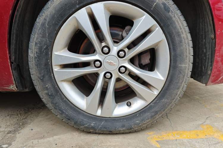 Used Chevrolet Cruze 2015 1.5L Classic SE AT Right Front Wheel Hub
