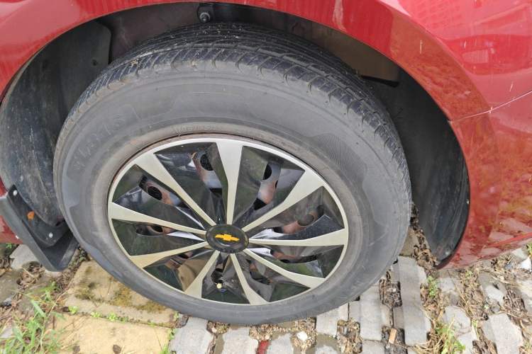Used Chevrolet Cruze 2015 1.5L Classic SE MT Right Front Wheel Hub