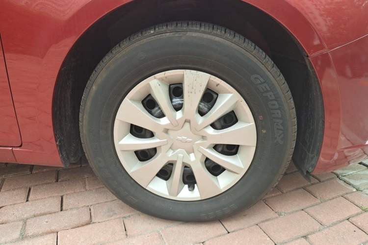 Used Chevrolet Cruze 2015 1.5L Classic SE MT Right Front Wheel Hub