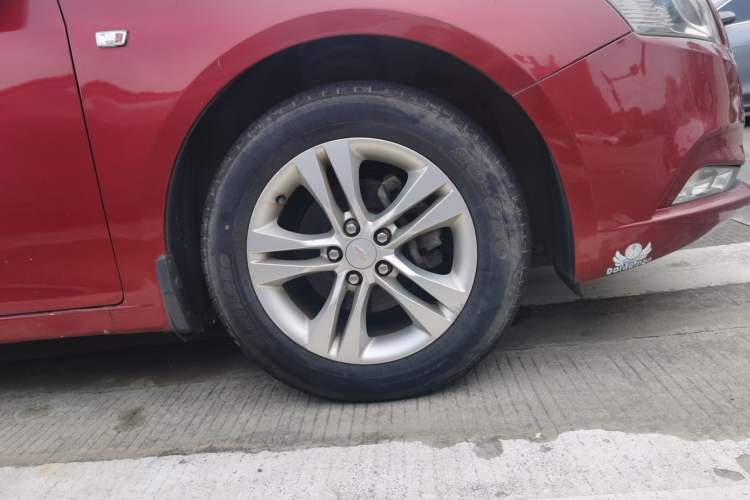 Used Chevrolet Cruze 2015 1.5L Classic SE AT Right Front Wheel Hub