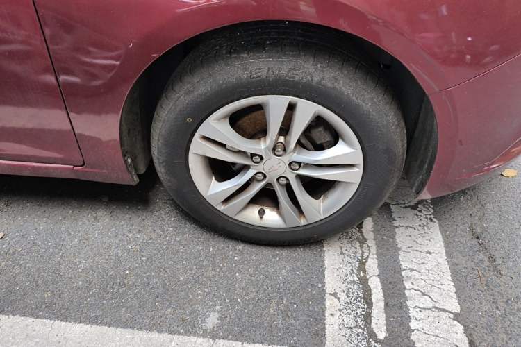 Used Chevrolet Cruze 2015 1.5L Classic SE AT Right Front Wheel Hub