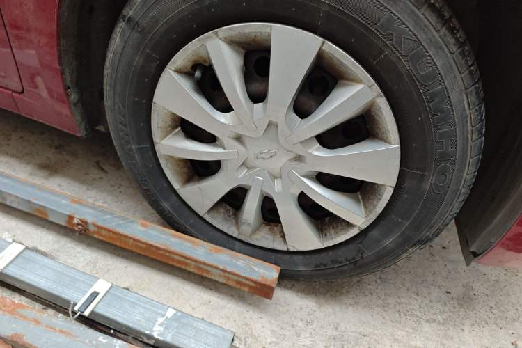 Used Chevrolet Cruze 2015 1.5L Classic SL MT Right Front Wheel Hub