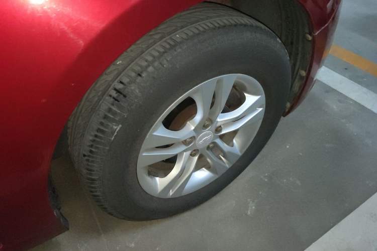 Used Chevrolet Cruze 2015 1.5L Classic SL MT Right Front Wheel Hub
