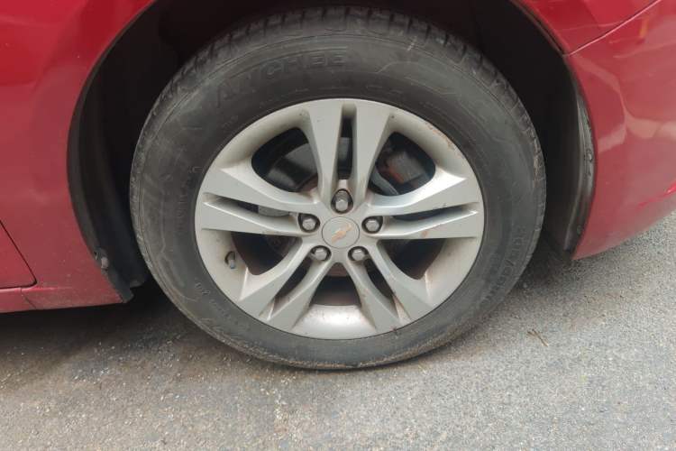 Used Chevrolet Cruze 2015 1.5L Classic SE AT Right Front Wheel Hub