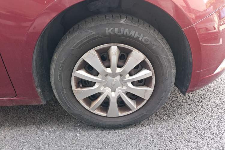 Used Chevrolet Cruze 2015 1.5L Classic SL MT Right Front Wheel Hub