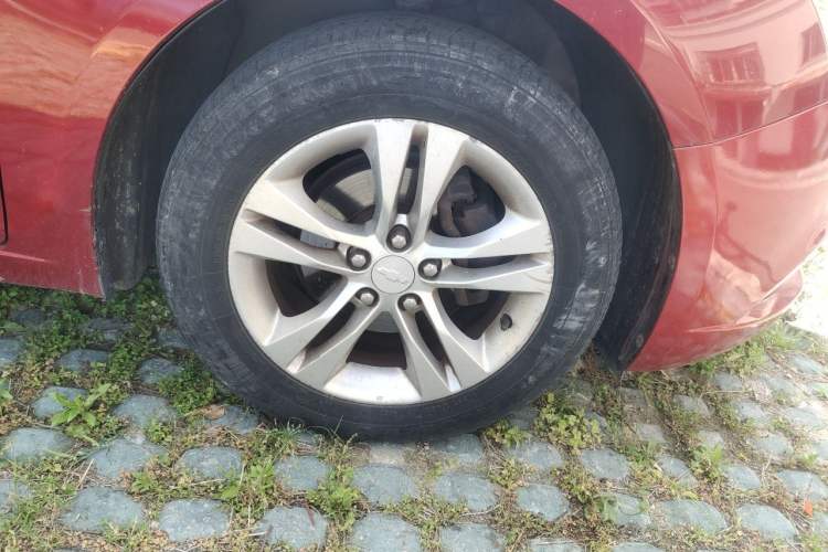 Used Chevrolet Cruze 2015 1.5L Classic SE MT Right Front Wheel Hub