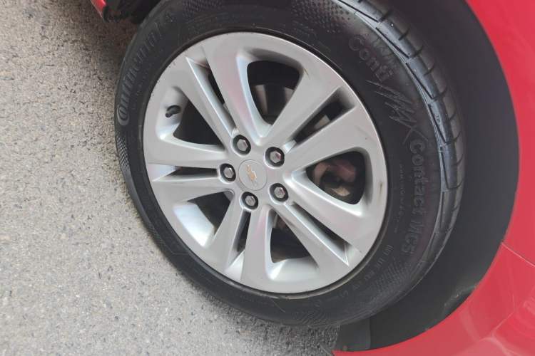 Used Chevrolet Cruze 2015 1.5L Automatic Luxury Edition Right Front Wheel Hub