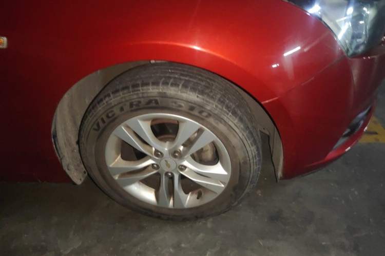 Used Chevrolet Cruze 2015 Hatchback 1.6L Automatic Comfort Edition Right Front Wheel Hub