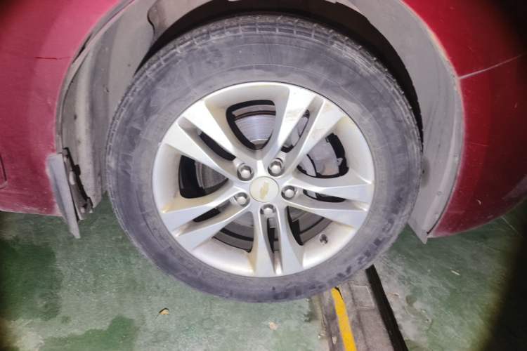 Used Chevrolet Cruze 2015 1.5L Classic SE AT Right Front Wheel Hub