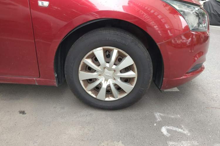 Used Chevrolet Cruze 2015 1.5L Classic SL MT Right Front Wheel Hub