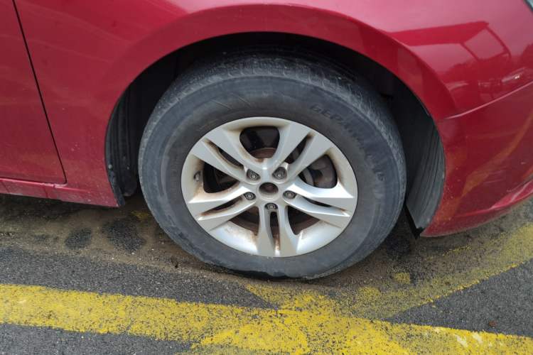 Used Chevrolet Cruze 2015 1.5L Classic SL MT Right Front Wheel Hub
