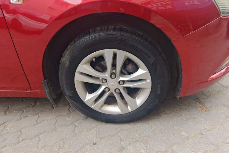 Used Chevrolet Cruze 2015 1.5L Classic SE AT Right Front Wheel Hub