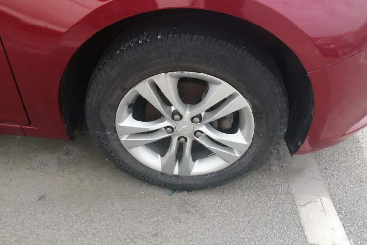 Used Chevrolet Cruze 2015 1.5L Classic SE AT Right Front Wheel Hub
