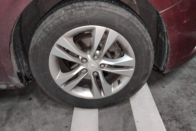 Used Chevrolet Cruze 2015 1.5L Classic SE AT Right Front Wheel Hub